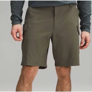 Lululemon Shorts Men's 31 Green Classic Fit Hiking Cargo 9"